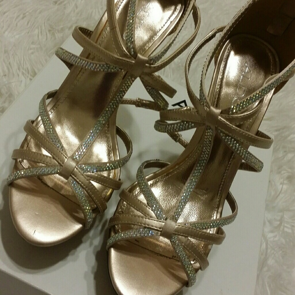 πΊπ HPπ Aldo Champagne Heels with Rhinestone - Picture 6 of 7